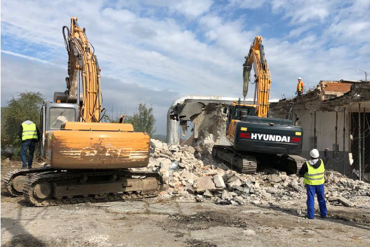 Exploatări de Carieră de Suprafață și Materiale pentru Construcții 33 servicii-autosenna-deva-demolari-ecologizare