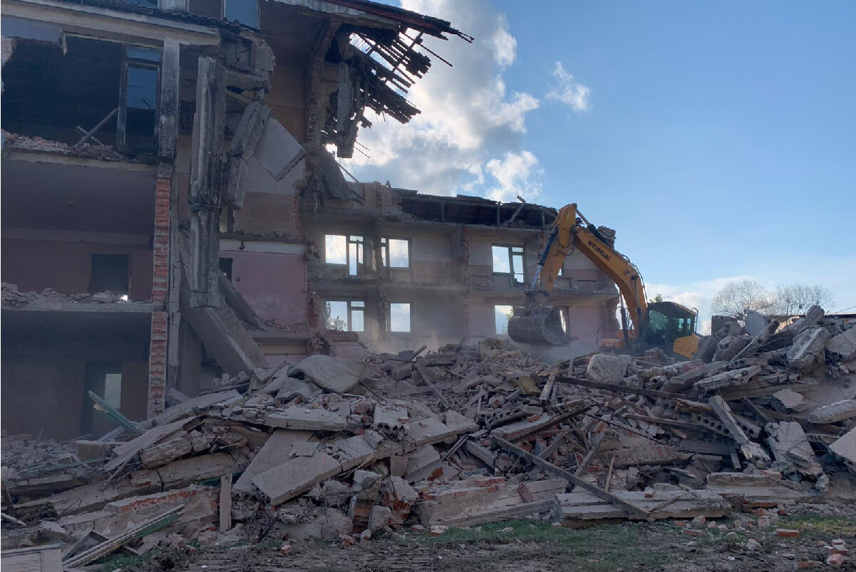 Exploatări de Carieră de Suprafață și Materiale pentru Construcții 24 servicii-autosenna-deva-demolari-profesionale